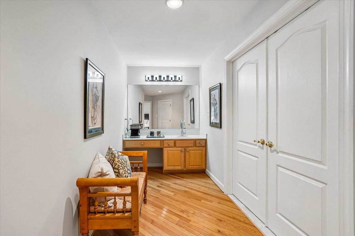 8220 Roseland Drive photo 46