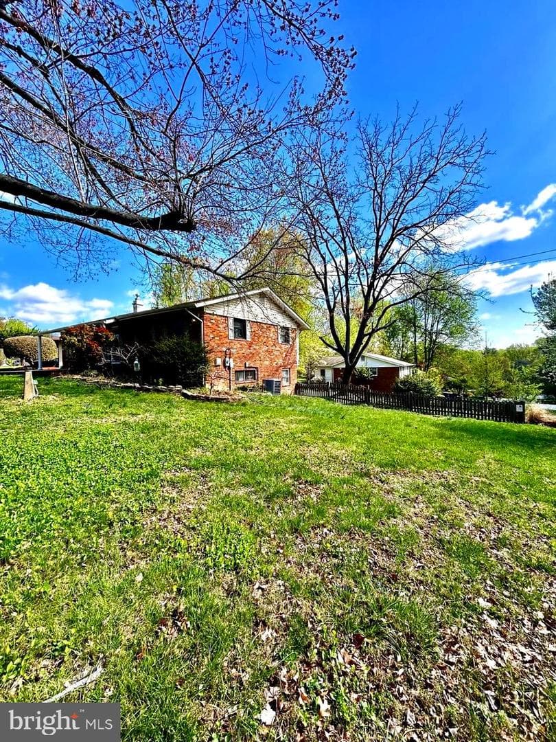 3715 Moss Drive photo 4
