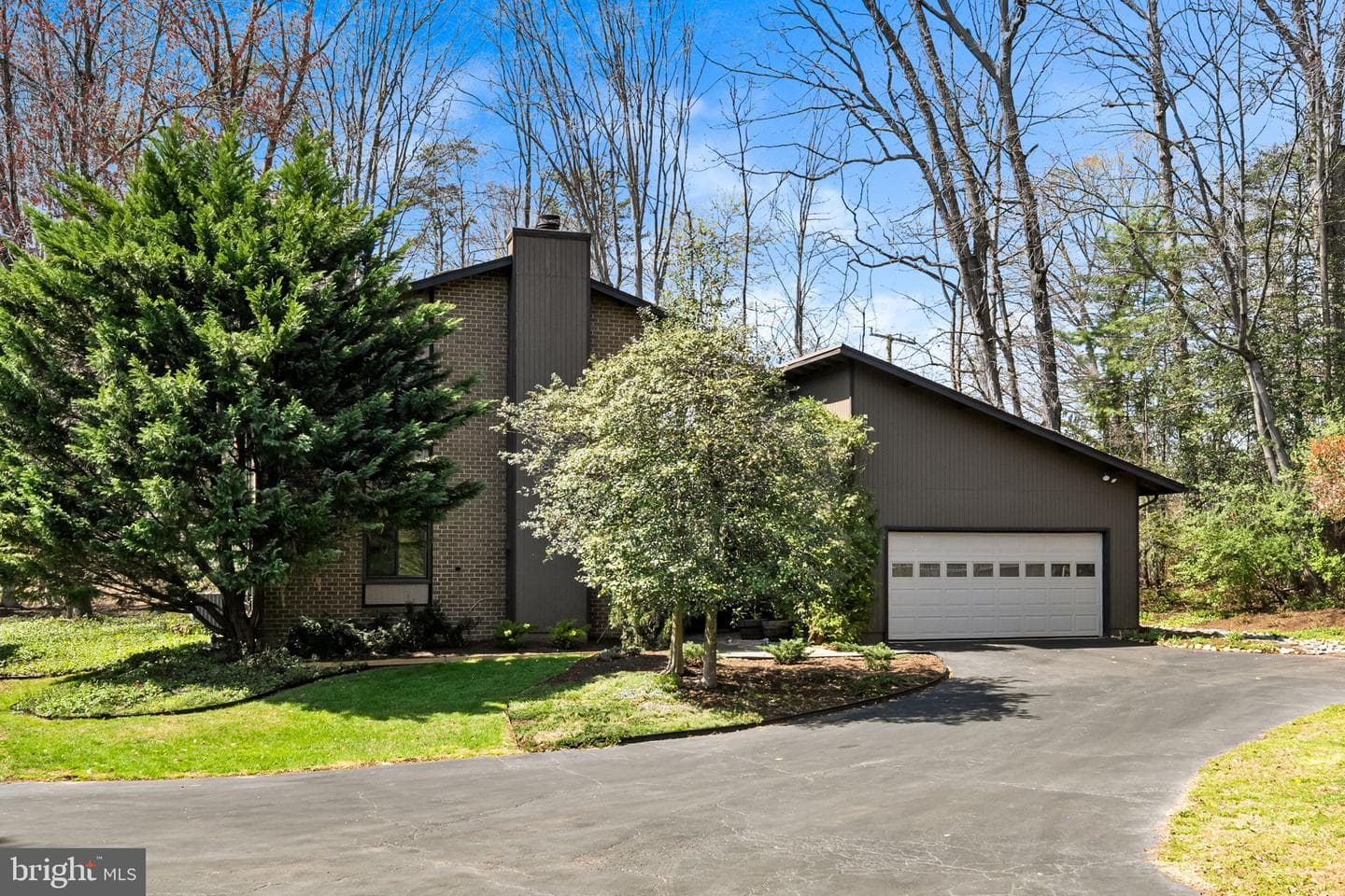 5224 Bradfield Drive photo 2