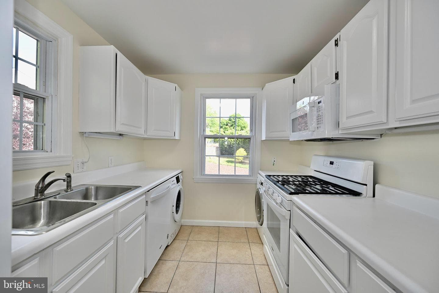 6936 Regent Ln photo 11
