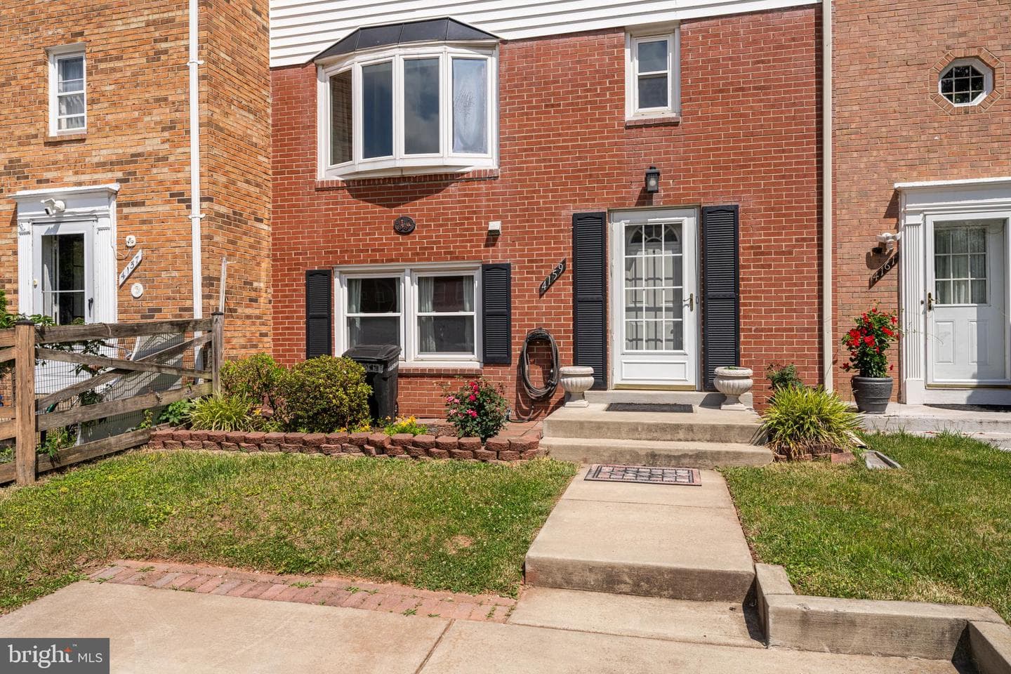 4159 Novar Drive photo 2
