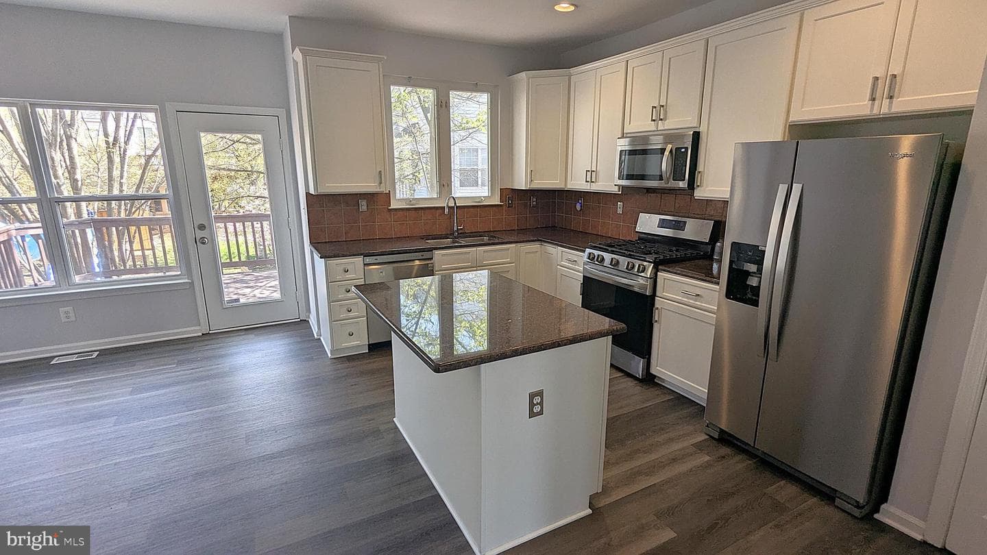 2593 James Madison Circle photo 11