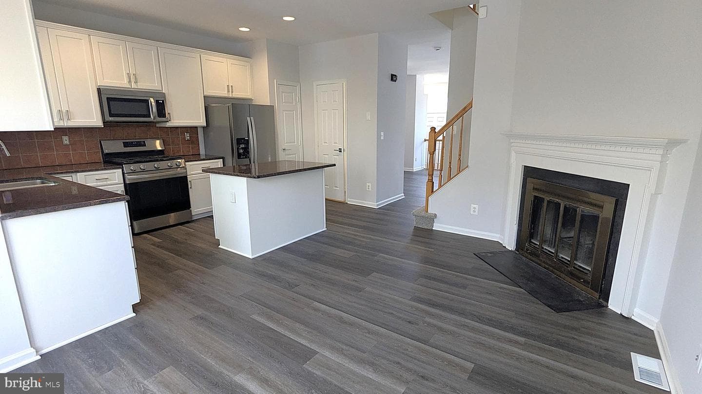 2593 James Madison Circle photo 18