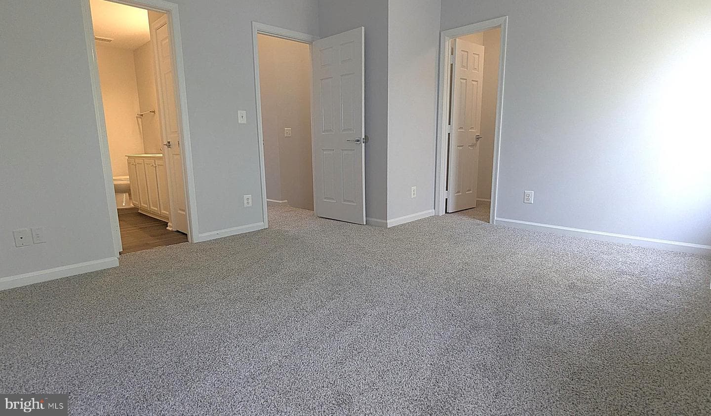 2593 James Madison Circle photo 24