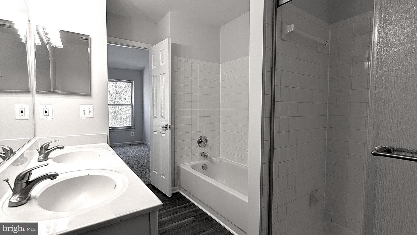2593 James Madison Circle photo 28