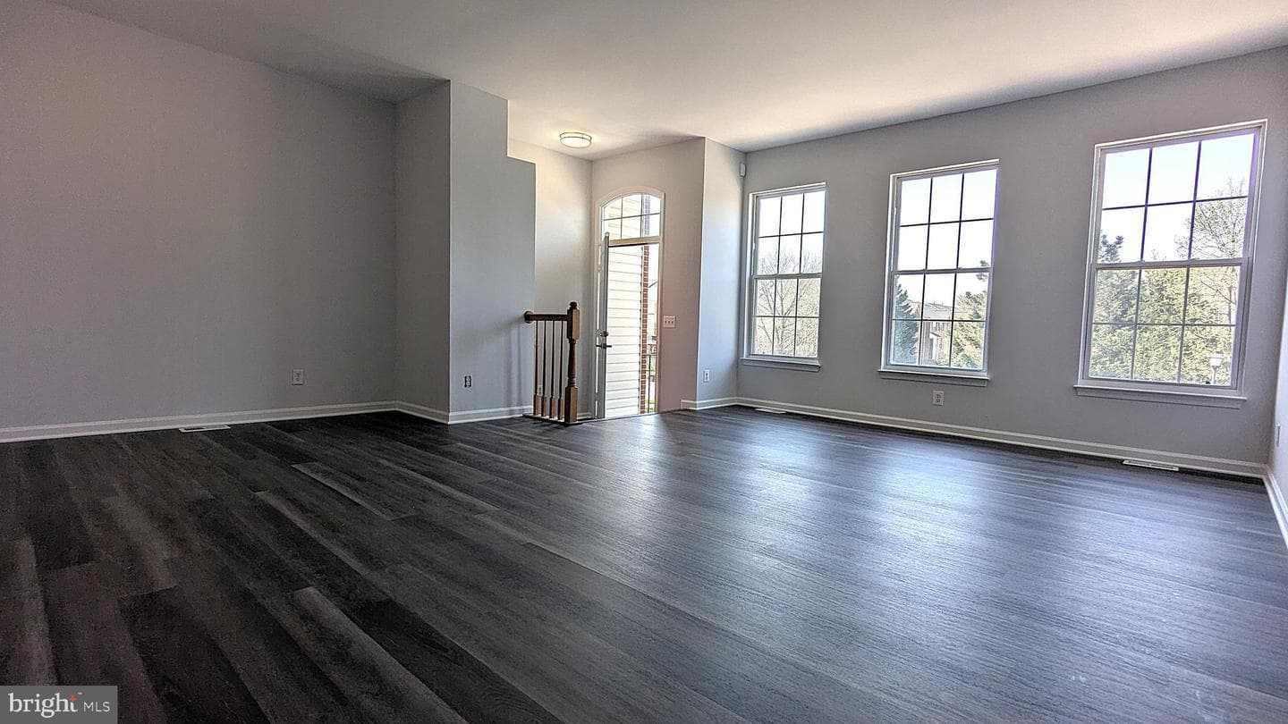 2593 James Madison Circle photo 3