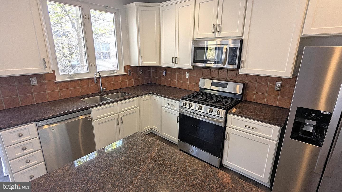 2593 James Madison Circle photo 9