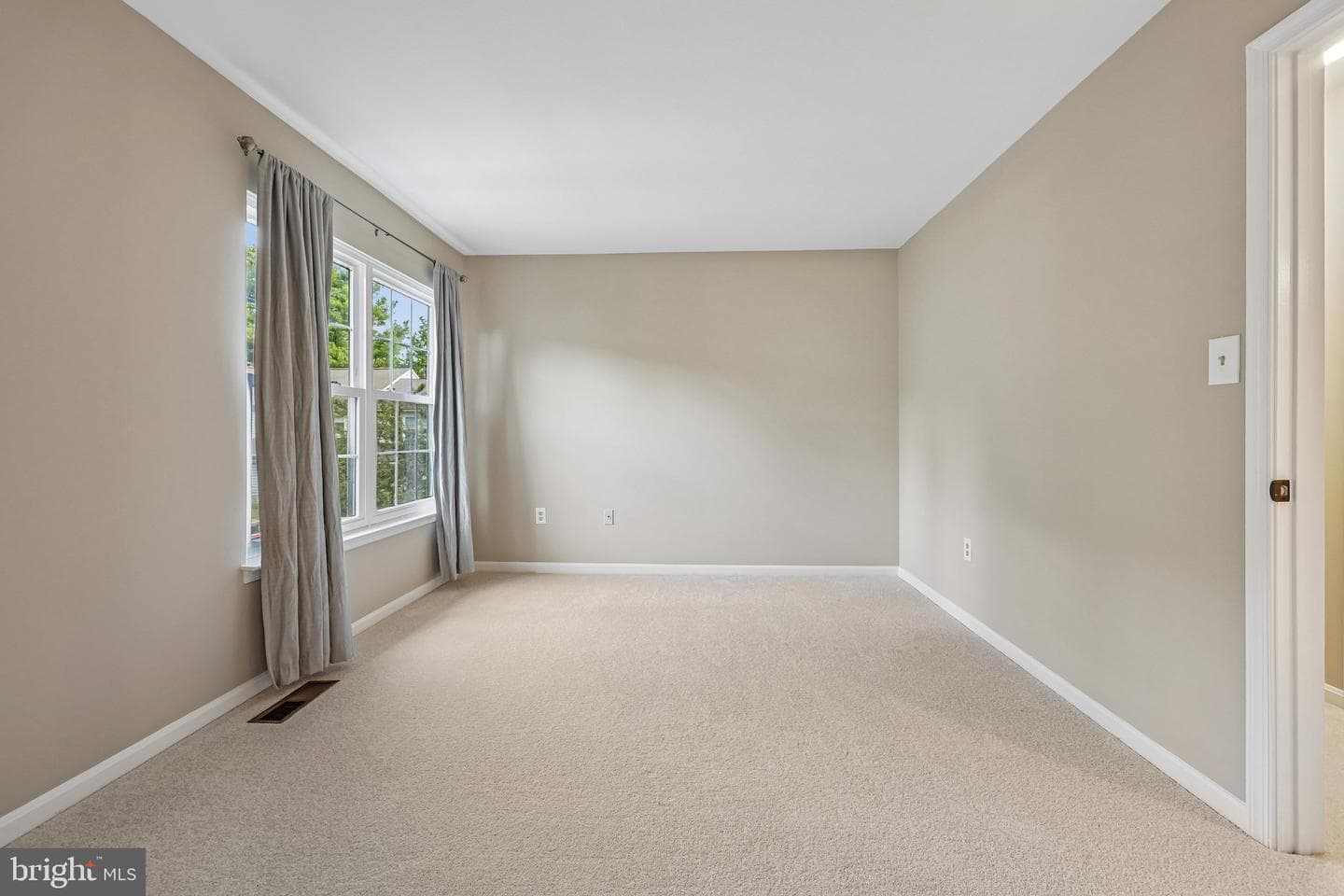 10209 Roberts Common Lane photo 17