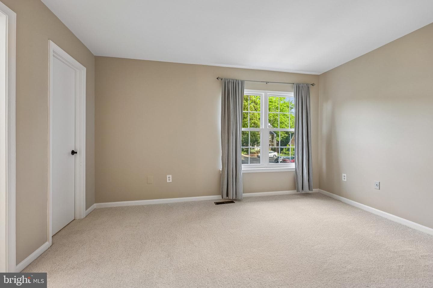 10209 Roberts Common Lane photo 18
