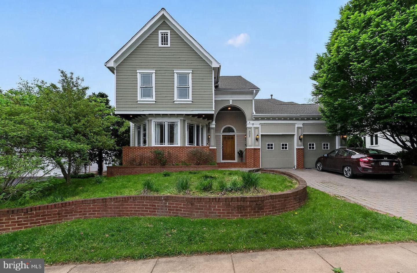 303 Talahi Road SE, Vienna