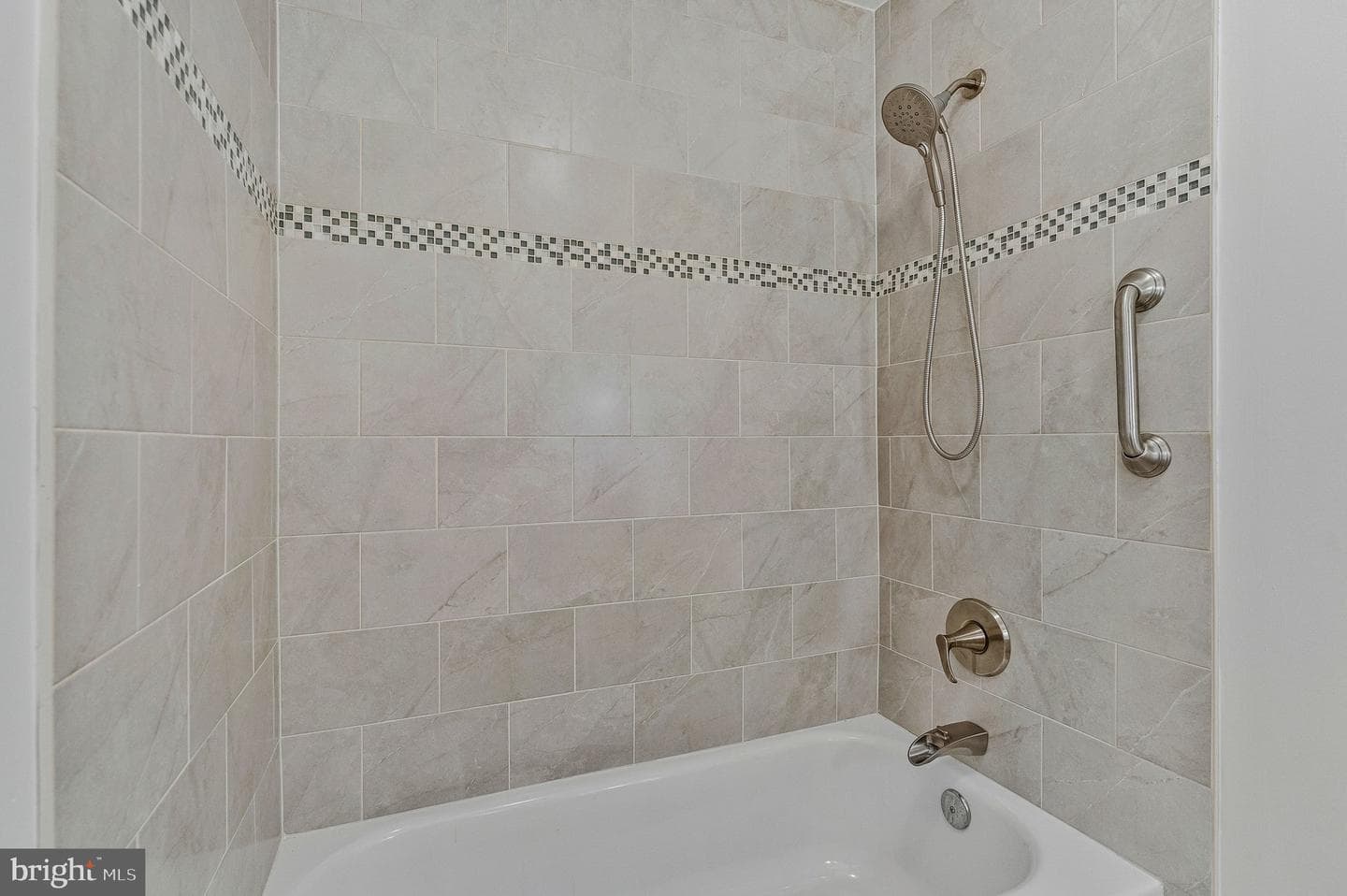 309 Center Street N photo 33