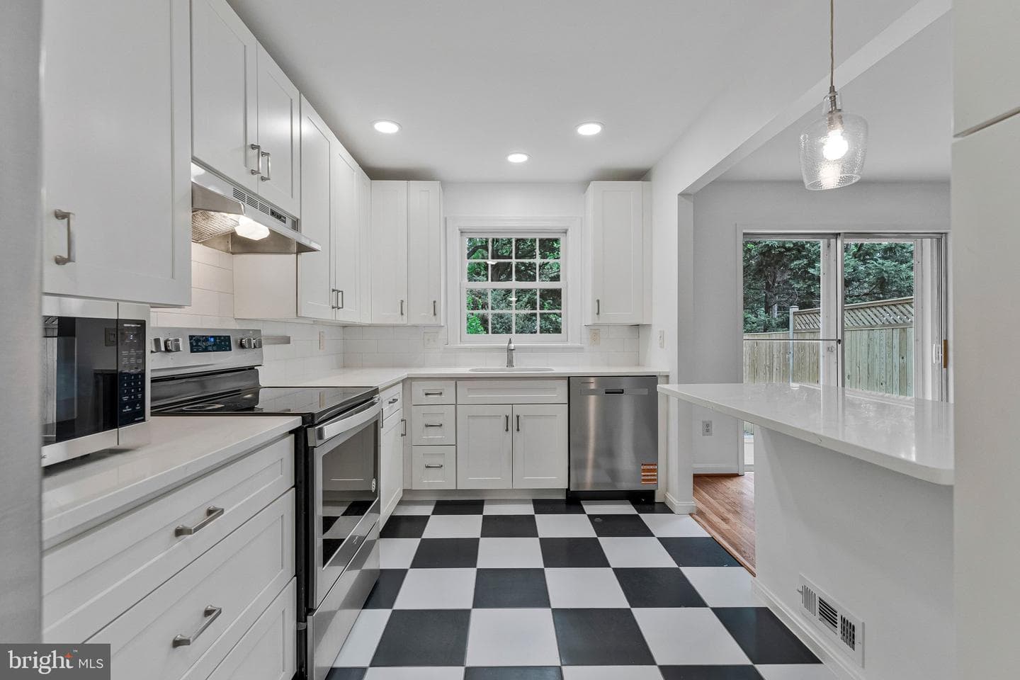 309 Center Street N photo 7