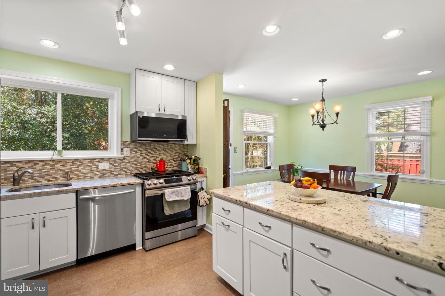 6110 Dorchester Street photo 18