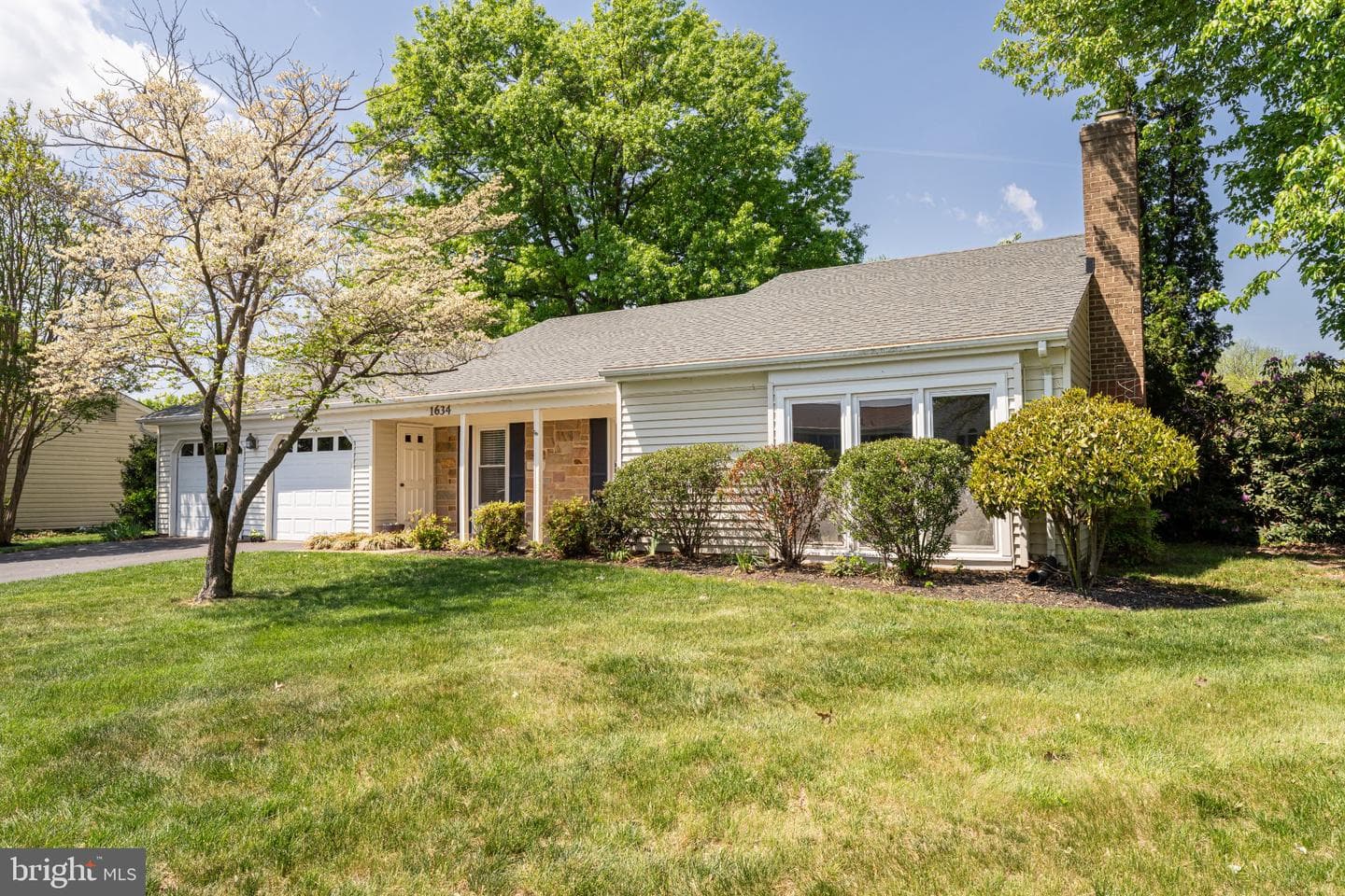 1634 Nathan Ln photo 2
