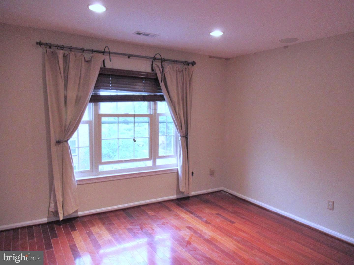 1433 Mclean Mews Court photo 3