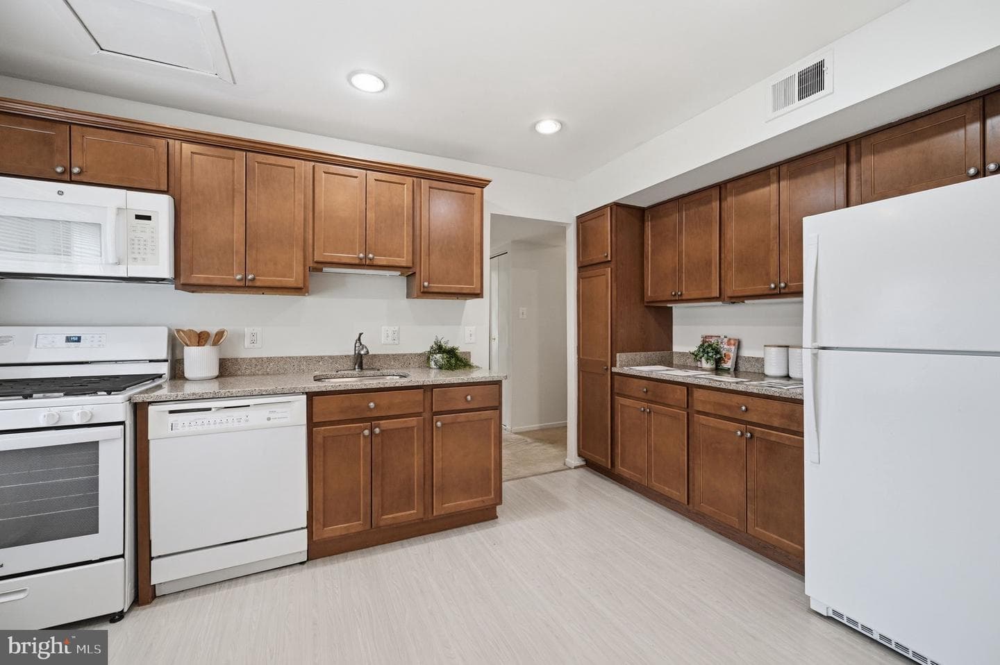 1659 Parkcrest Circle #301 photo 19