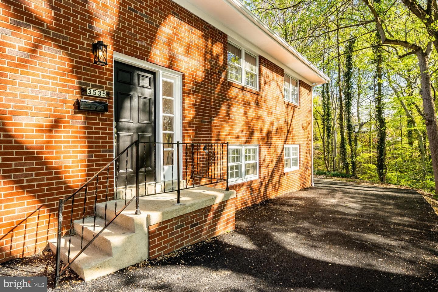 3535 Memorial St, Alexandria