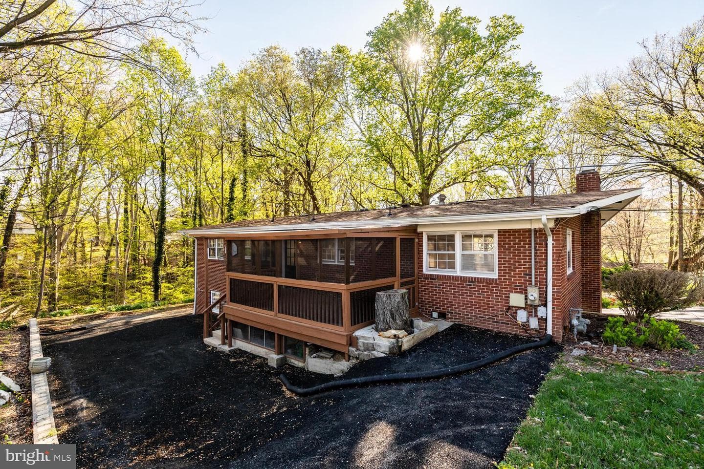 3535 Memorial St photo 64