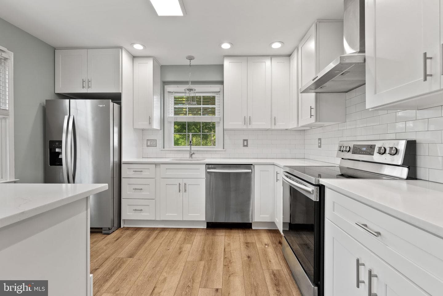 8361 Thompson Road photo 12
