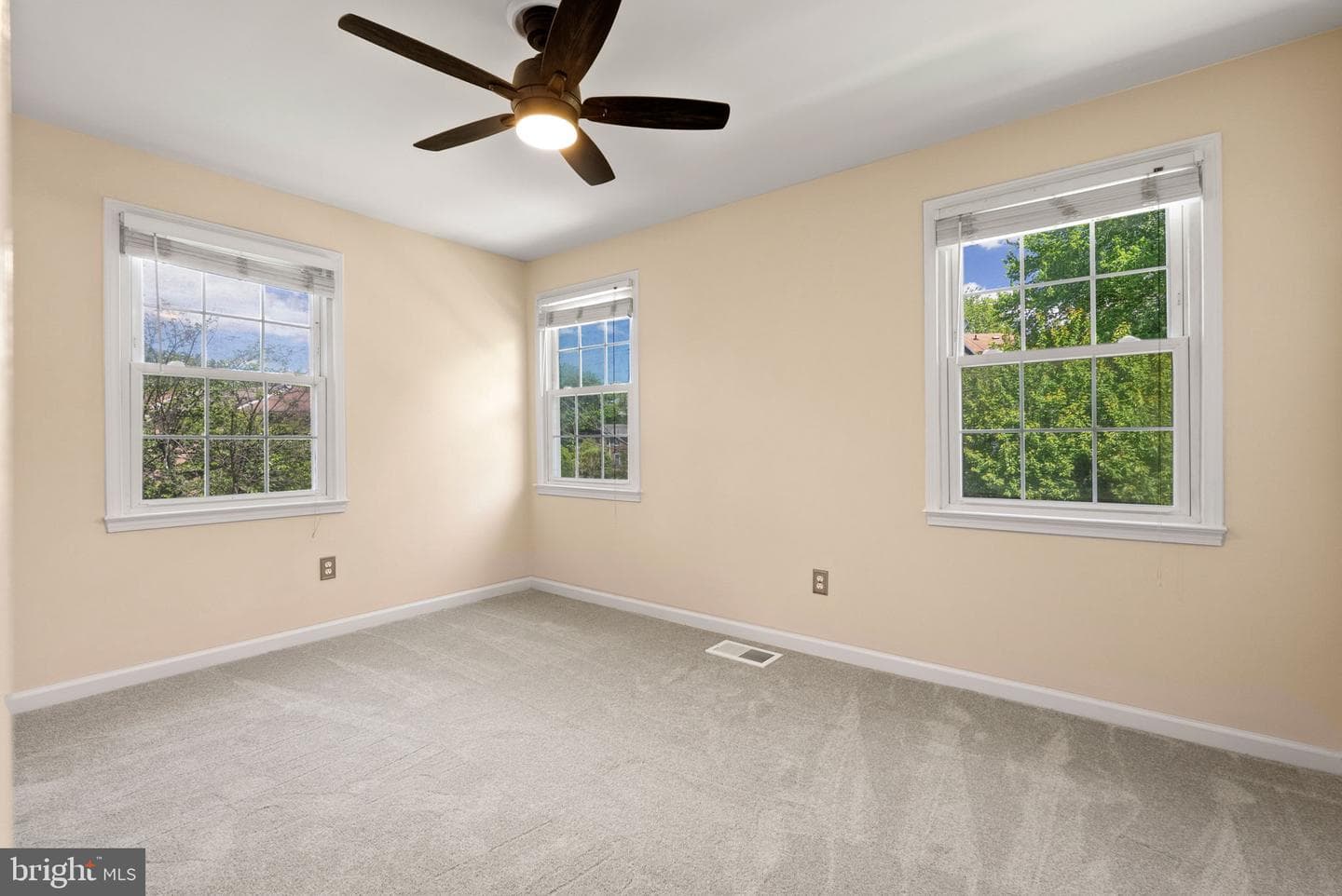8361 Thompson Road photo 18