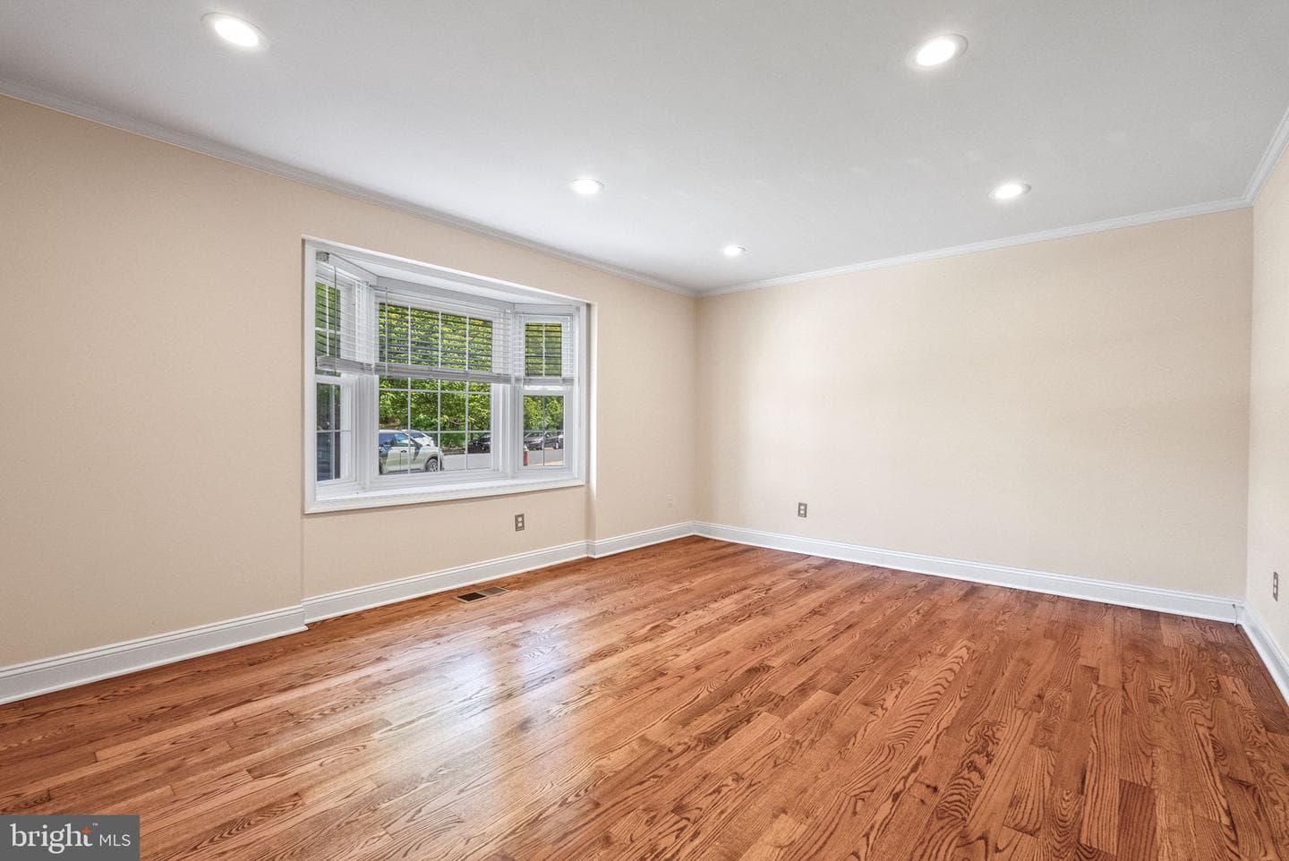 8361 Thompson Road photo 4