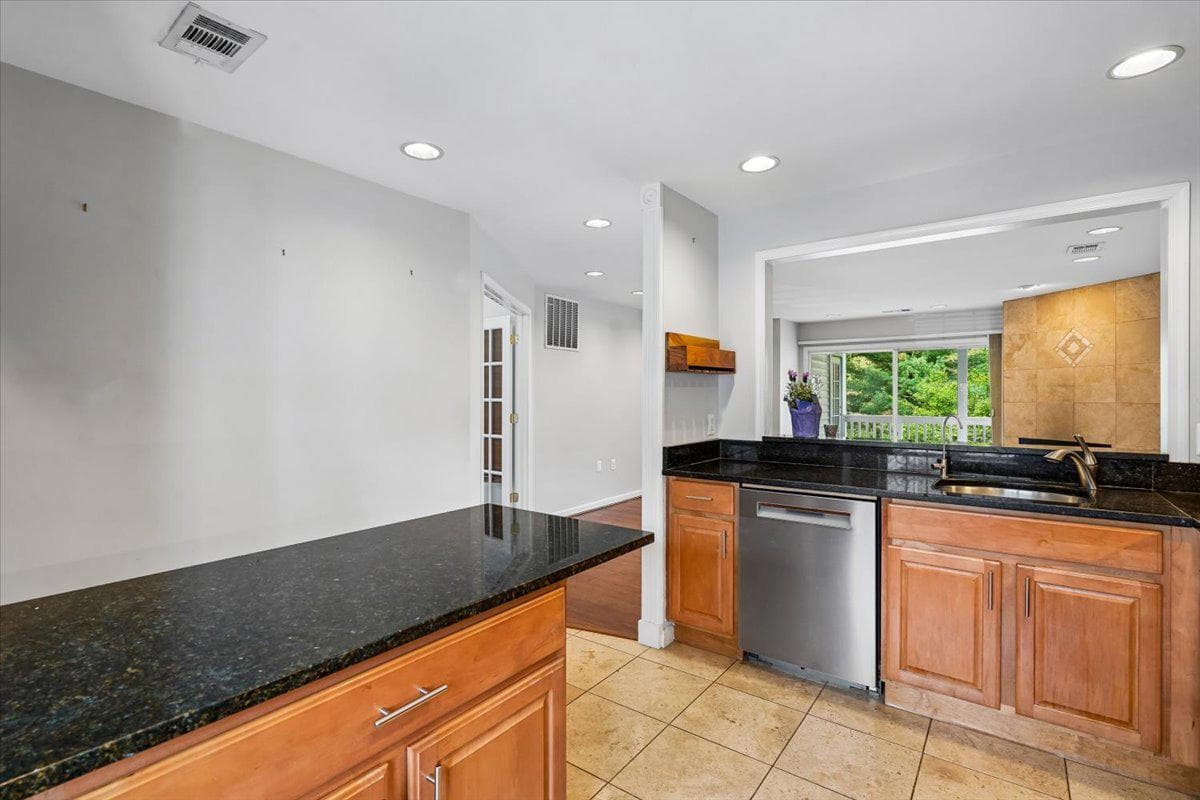 2914 Yarling Court photo 4