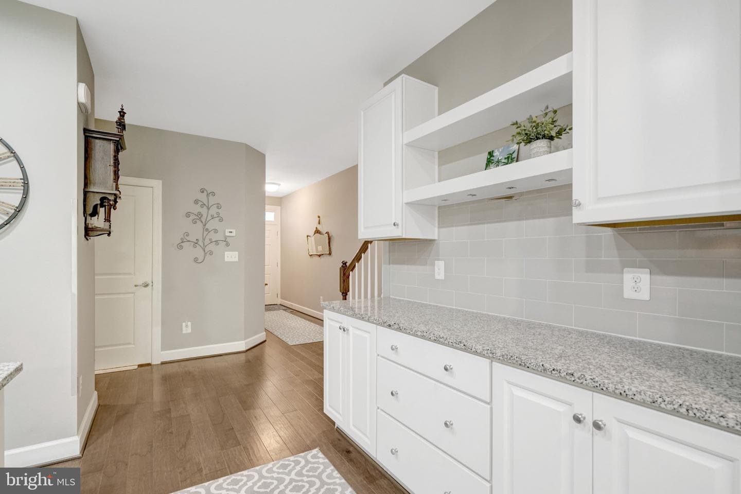 6421 Beatles Lane photo 12
