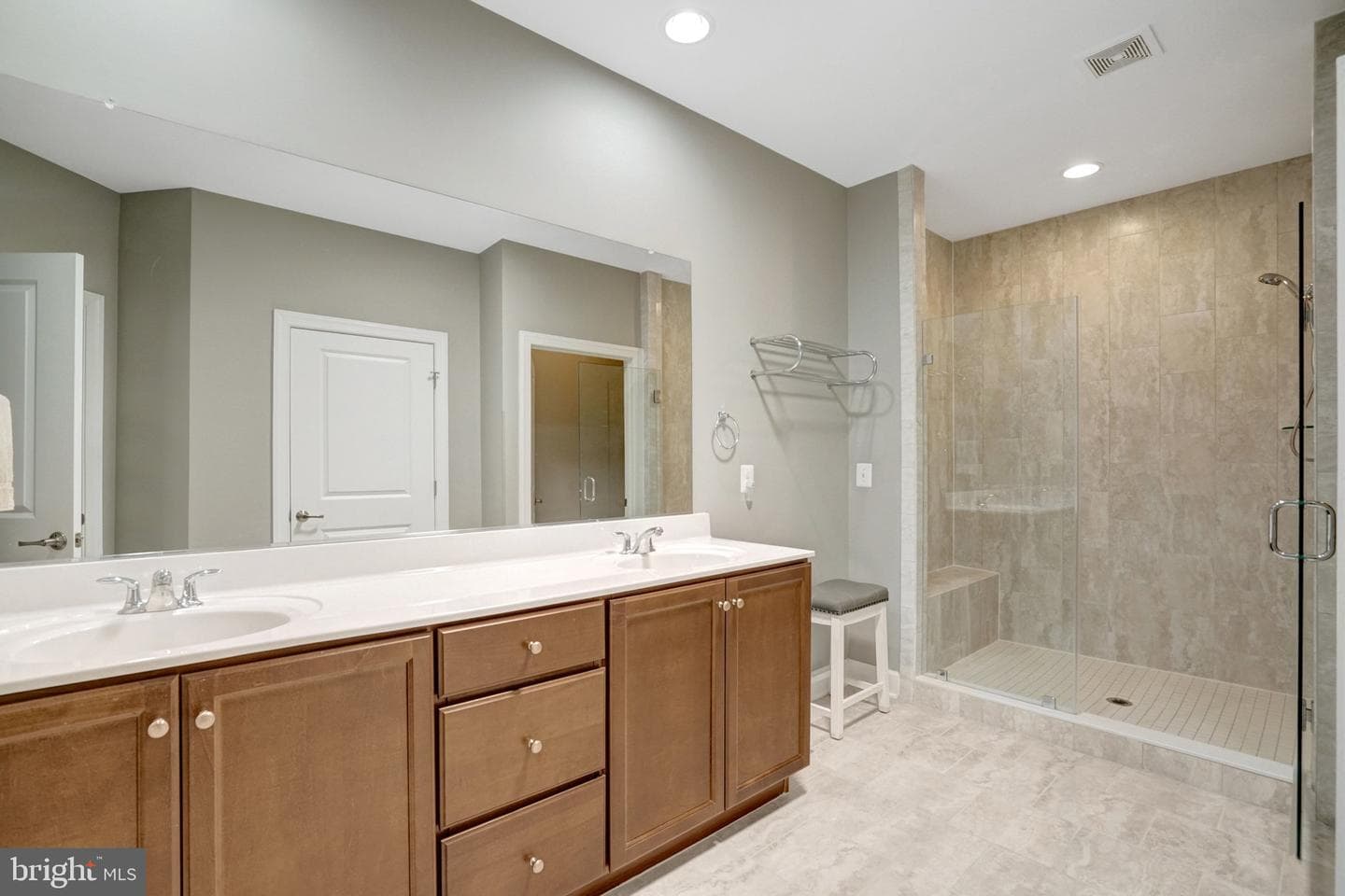 6421 Beatles Lane photo 28