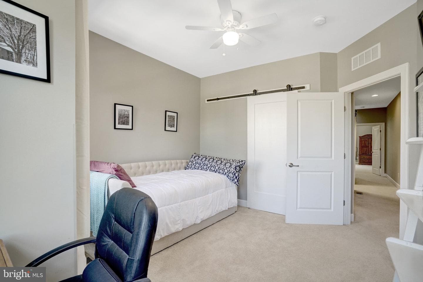 6421 Beatles Lane photo 37