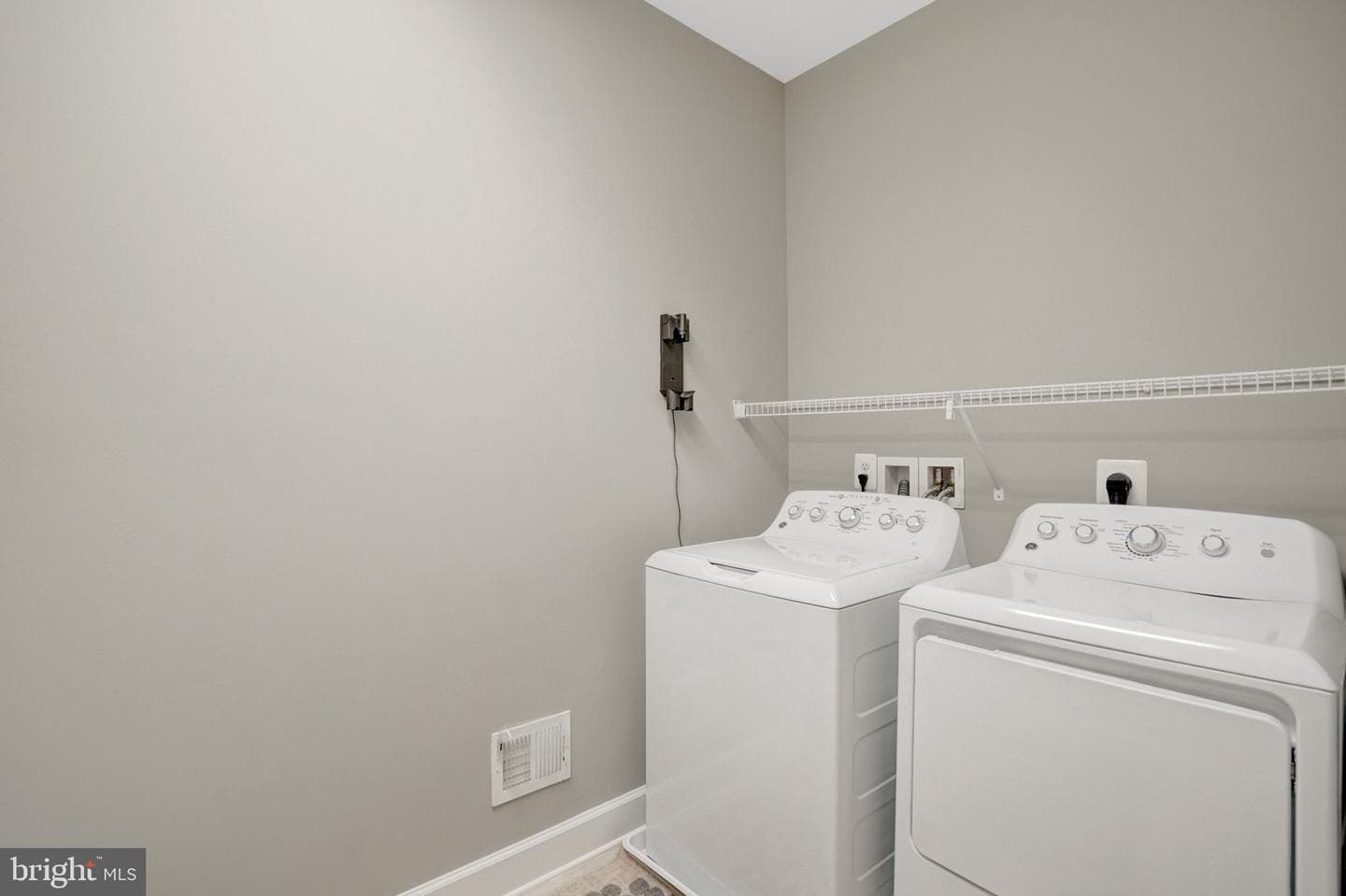 6421 Beatles Lane photo 41