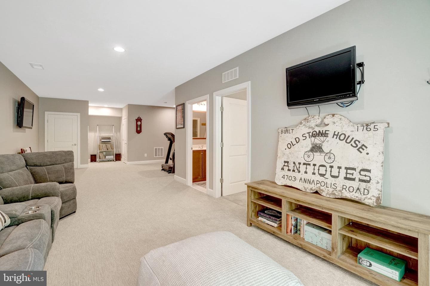 6421 Beatles Lane photo 45