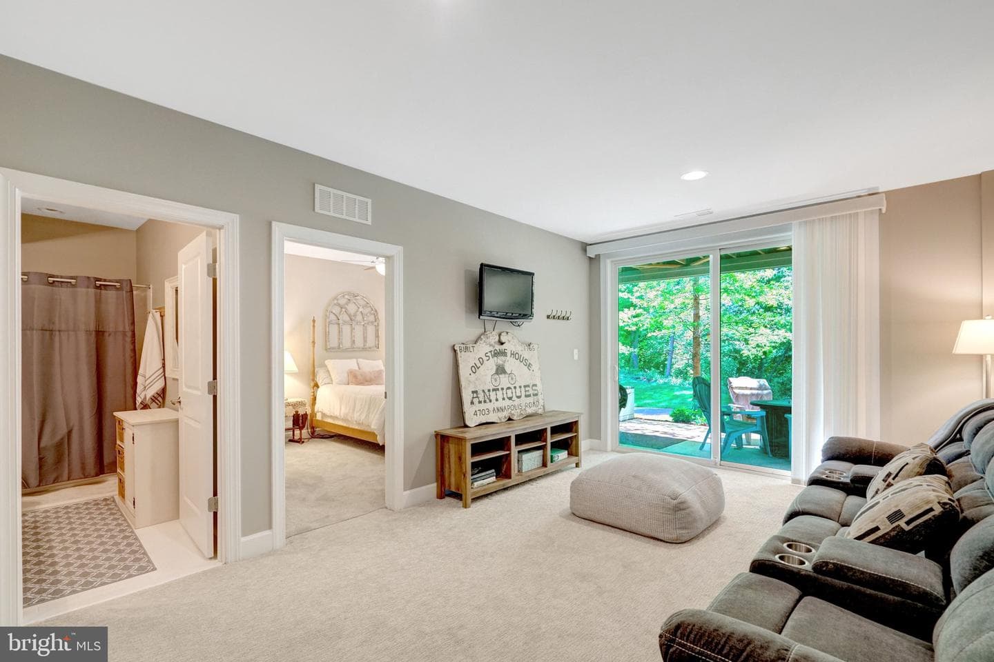 6421 Beatles Lane photo 47