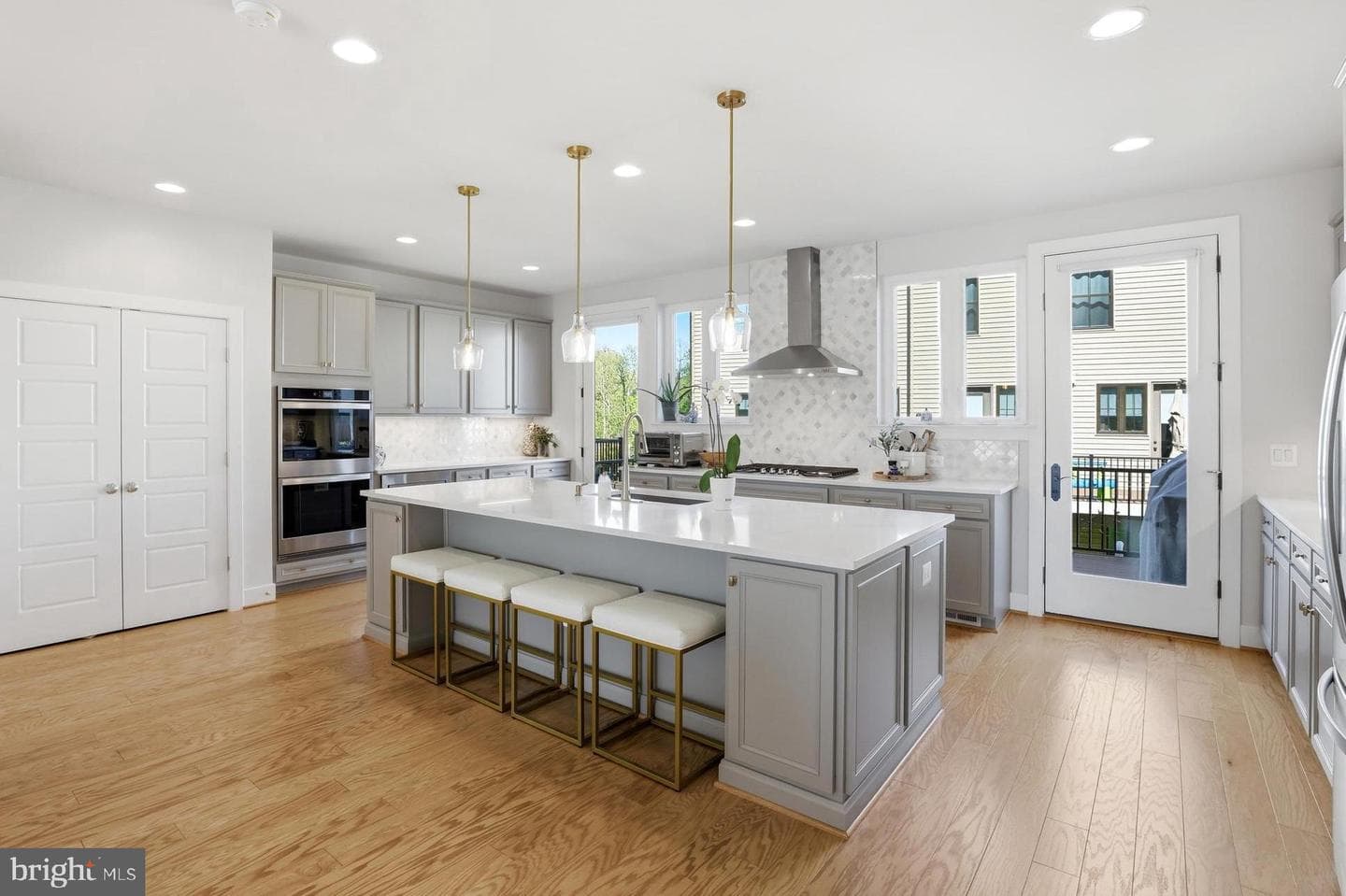 5517 Valmarana Way photo 2