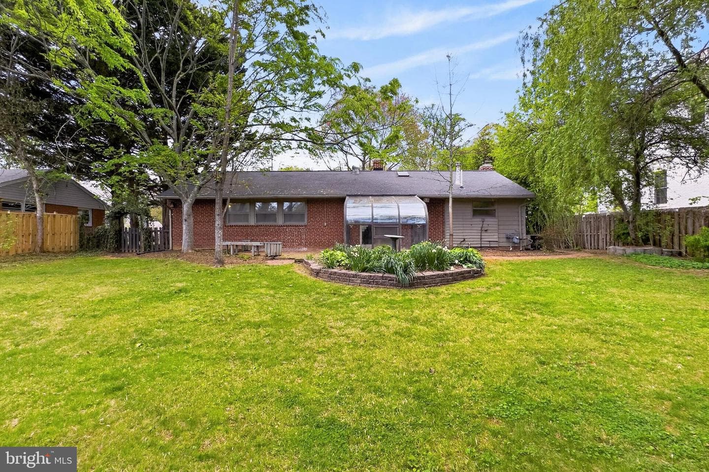 5509 Inverchapel Road photo 32