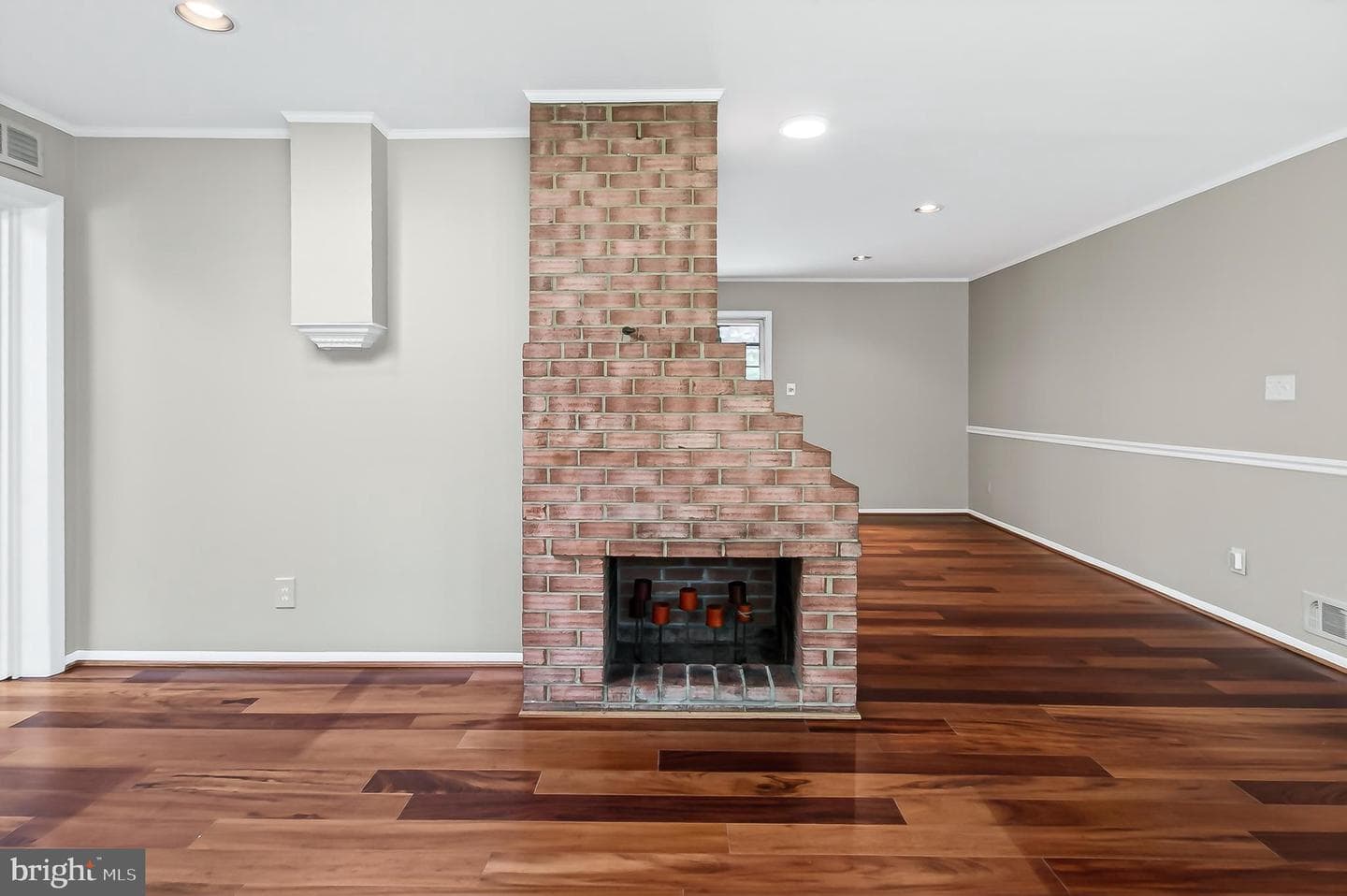 5509 Inverchapel Road photo 5