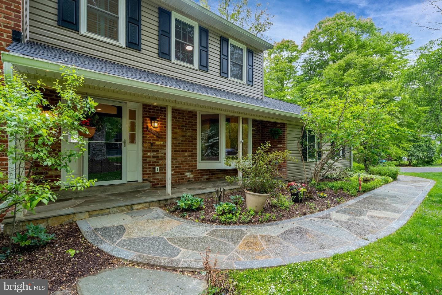 5948 Innisvale Drive photo 2