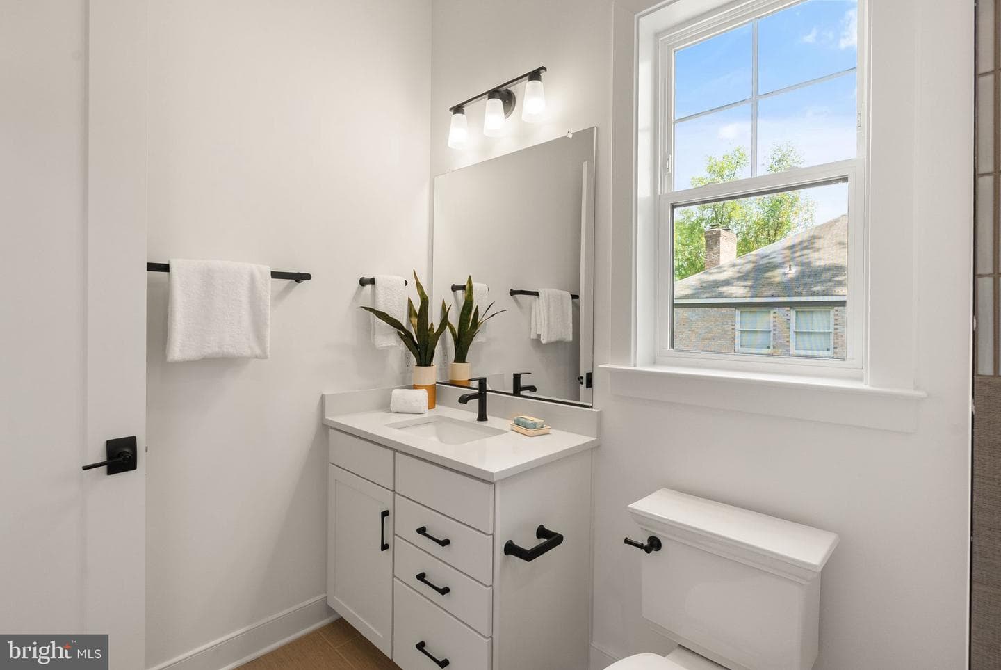 11800 Valley Road photo 24
