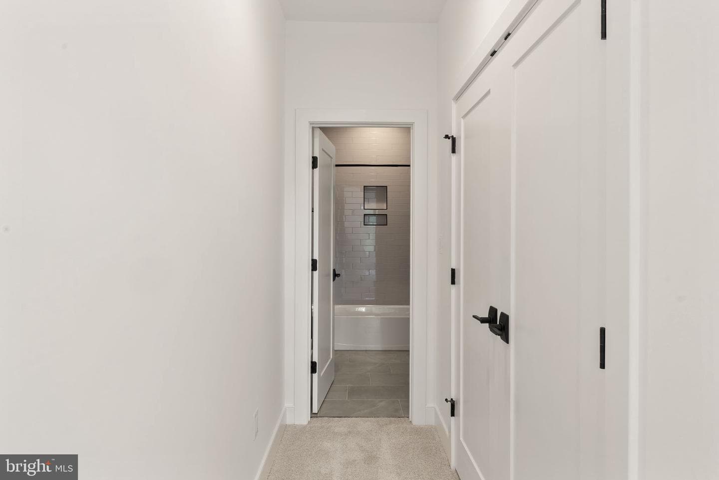 11800 Valley Road photo 57