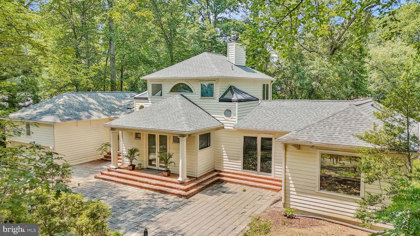 926 Saigon Road, Mclean