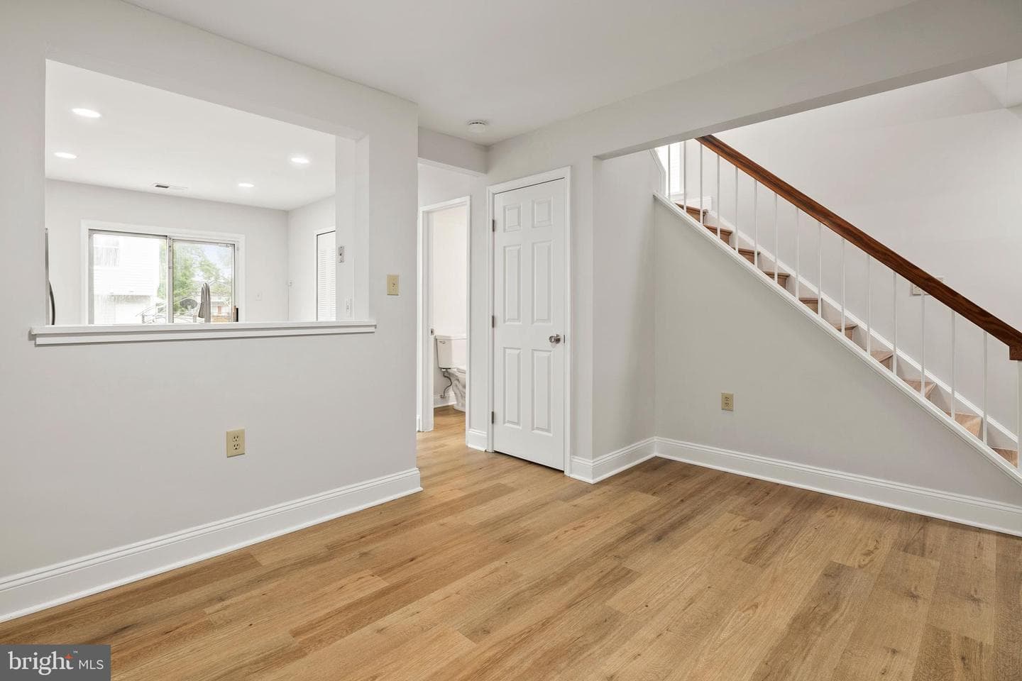 8684 Venoy Court photo 15
