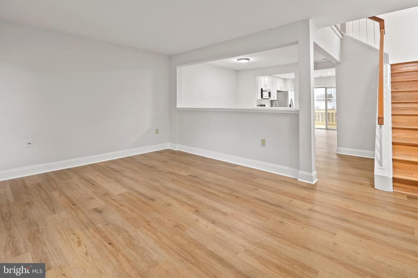 8684 Venoy Court photo 2