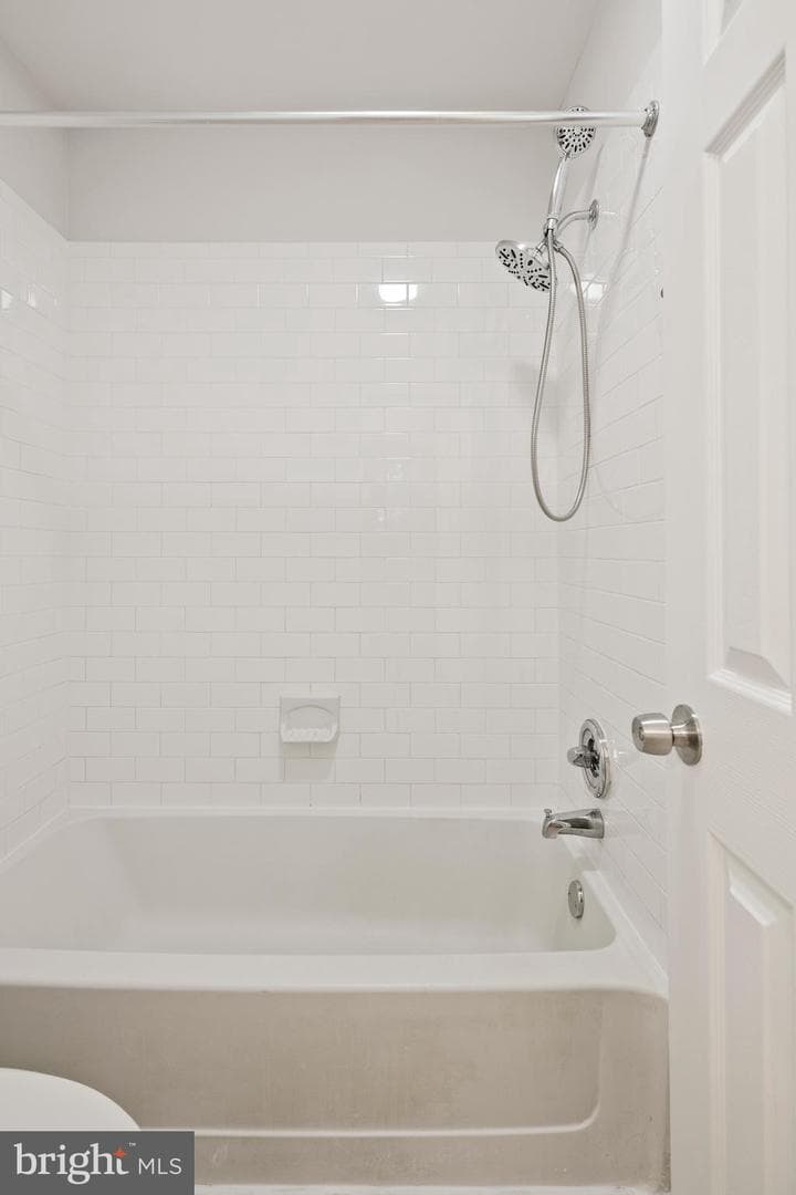 8684 Venoy Court photo 23