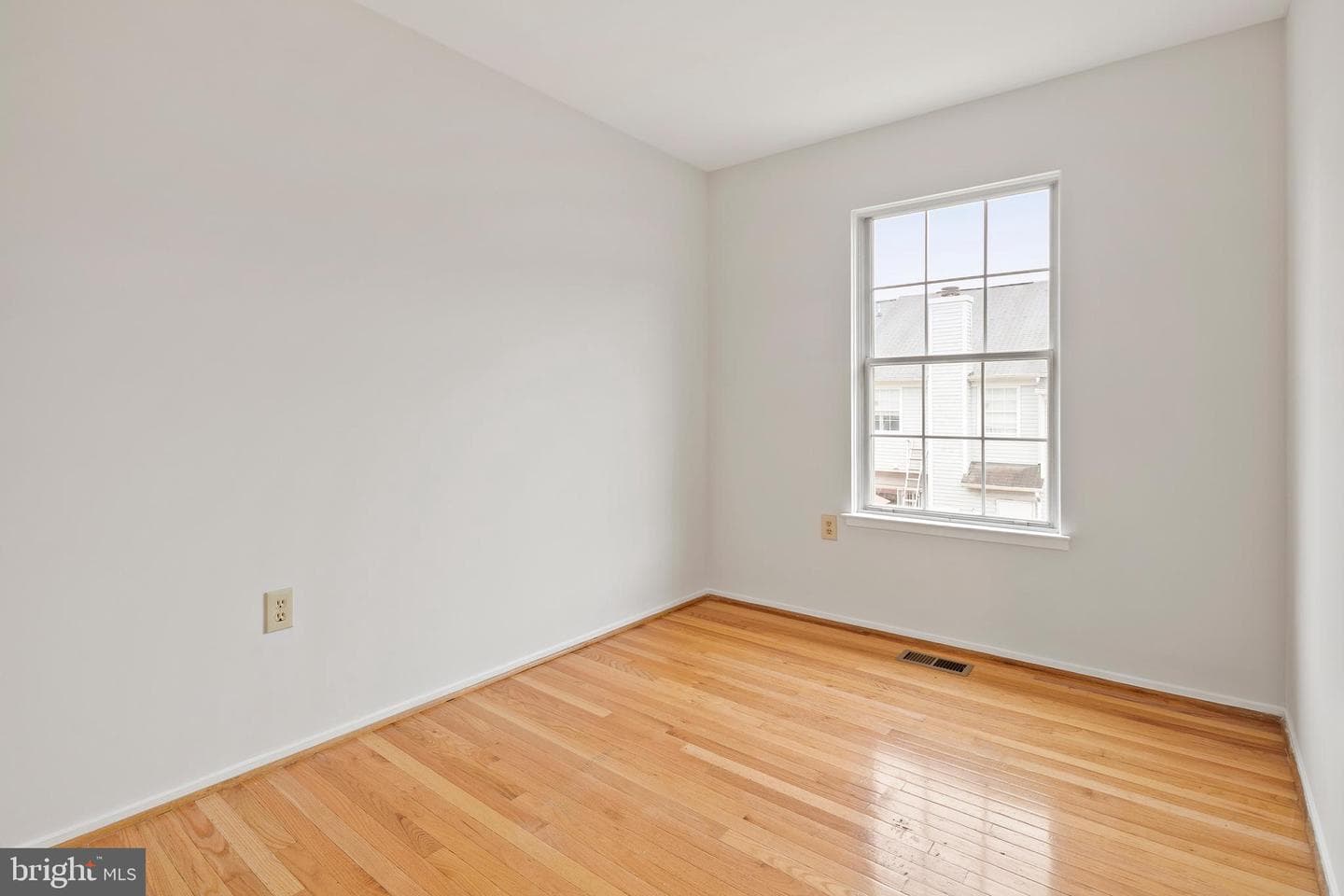 8684 Venoy Court photo 29