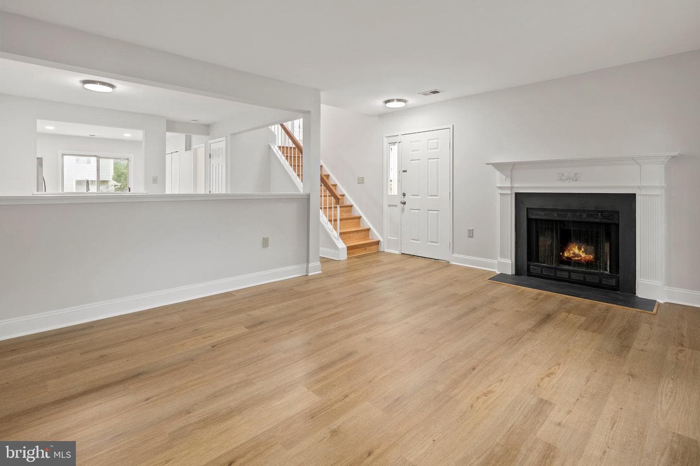 8684 Venoy Court photo 3