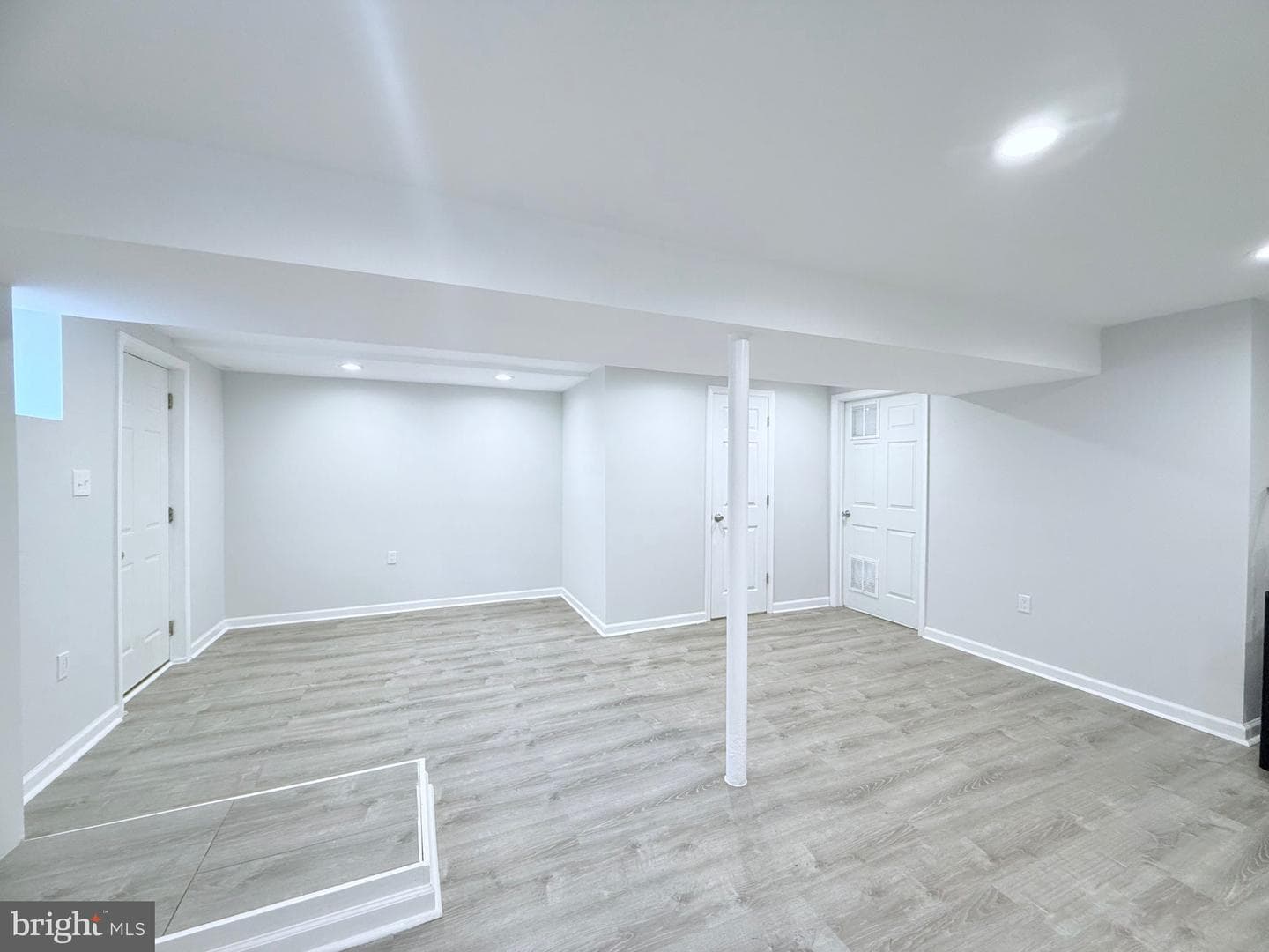 5510 Eastbourne Drive photo 17