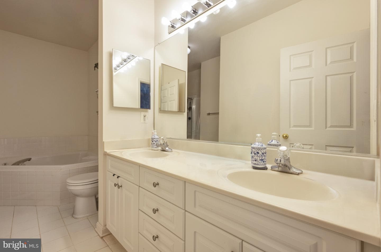 2664 Manhattan Place #305 photo 22