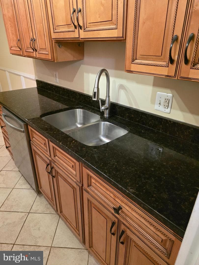 2226 Castle Rock Square #1b, Reston