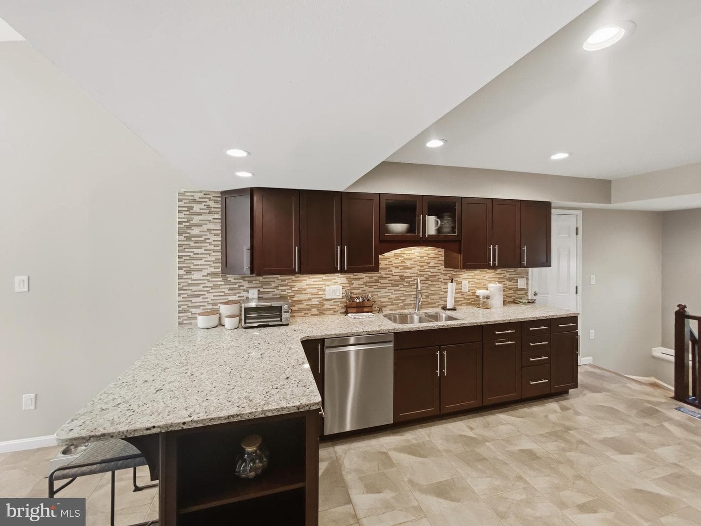 13905 Deviar Drive photo 18