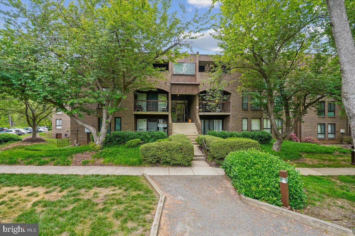 11256 Chestnut Grove Square #23, Reston