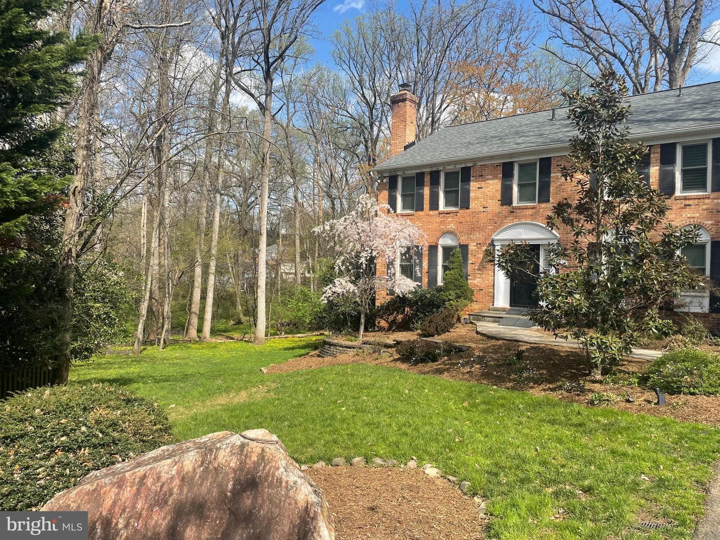 2010 Westwood Terrace photo 4